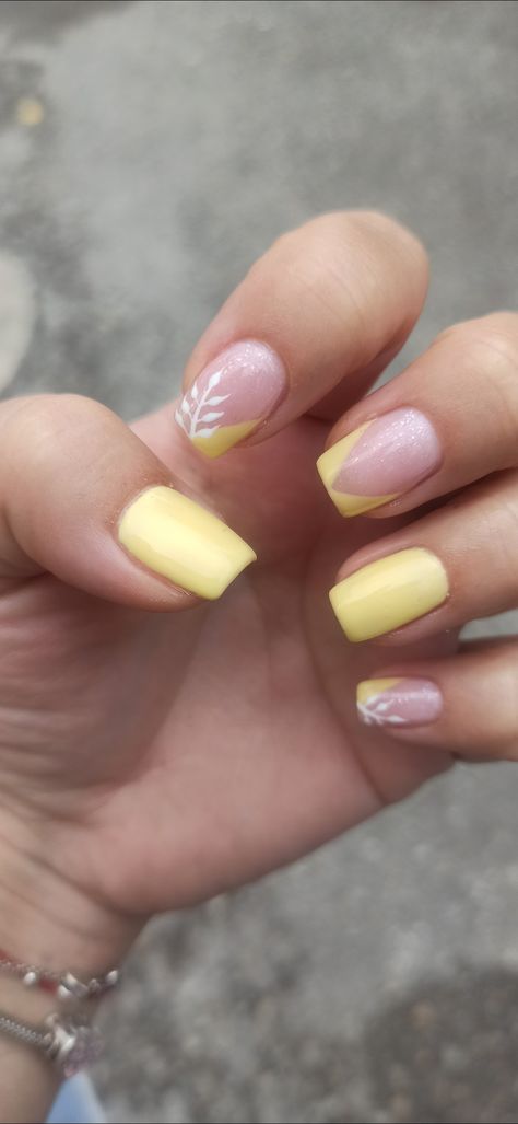 Light Yellow Acrylic Nails Designs, Pale Yellow Nails Design, Yellow Dip Powder Nails, Pale Yellow Nails, Grad Nails, Camo Nails, Yellow Nail Art, Yellow Nails Design, Summer Acrylic