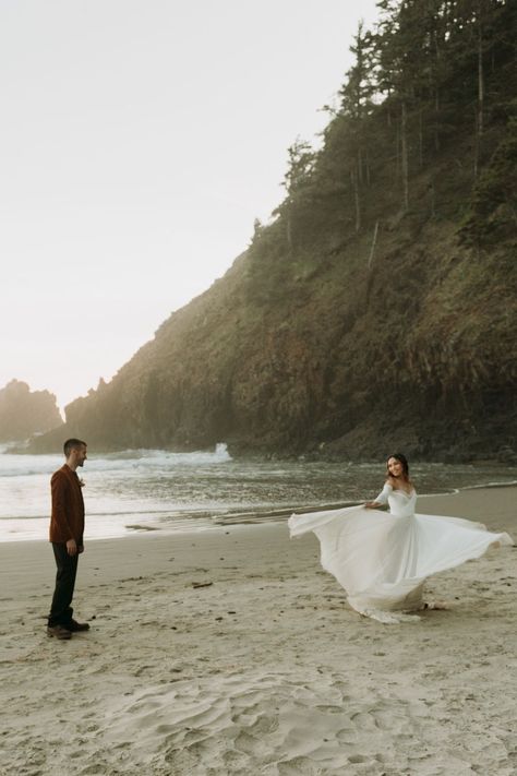 Elopement Photography Poses, Australian Elopement, Elopement Ideas Dress, Elopement Details, Winter Beach Wedding, Coastal Elopement, Beach Wedding Pictures, Beach Elopement Ideas, Canon Beach Elopement