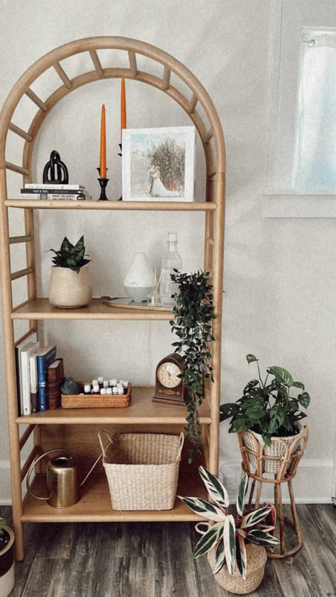 Wicker Shelf Decor Ideas, Wicker Decor Ideas, Arched Wicker Shelf, Boho Bathroom Shelf, Bamboo Shelf Decor, Rattan Bookshelf Styling, Rattan Shelf Decor, Wicker Shelf Styling, Rattan Shelf Styling