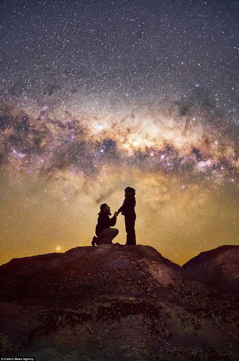 Sergio Montufar Codoner, 34, from Guatemala, Argentina, got down on one knee under the stu... Married Under The Stars, Proposal Under The Stars, Night Time Proposal, Lunar Wedding, Cute Proposal Ideas, Best Dates, Proposal Pictures, Celestial Wedding, Perfect Proposal