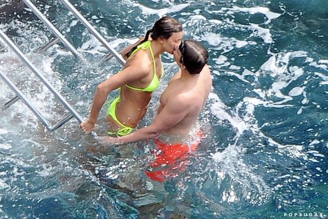 Bradley Cooper and Irina Shayk PDA Beach Pictures Bradley Cooper And Irina Shayk, Bradley Cooper Irina, The Bros, Best Summer Ever, Famous Duos, Tabby Shoulder Bag, Italian Vacation, Hot Beach, Leo Dicaprio