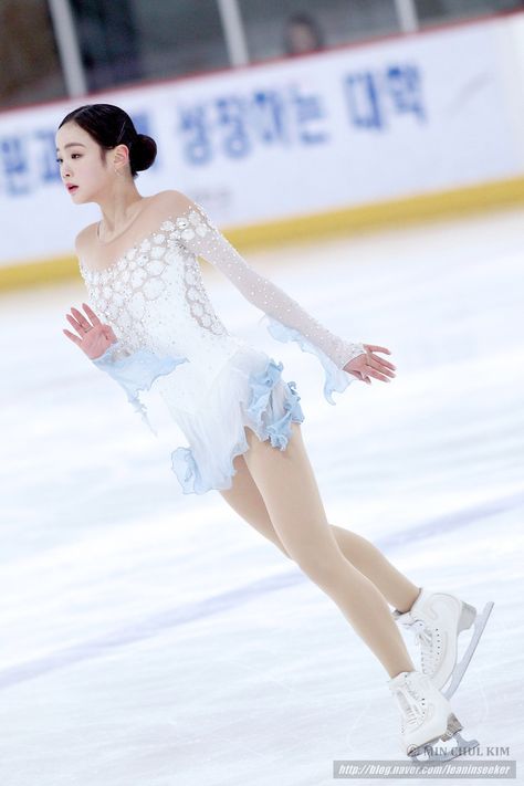 Skating Aesthetic Outfits, Aesthetic Outfits Dress, Skate Aesthetic Outfits, Figure Skating Aesthetic, Princess Aesthetic Outfits, Ice Dance Dresses, Figure Skating Competition Dresses, Figure Skating Outfits, Ice Skating Outfit