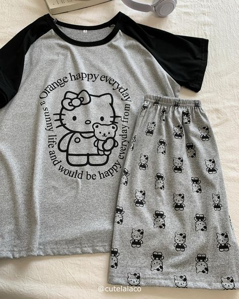 HK Summer Pajamas Set now available in cutelalaco.com. Search ‘SY1516’ to find it, Link in bio. Follow @cutelalacoshop for more cute items! #hellokitty #hellokittylover #hellokittyfan #pajamas #couplelove Pajamas Hello Kitty, Cute Pijamas, Hello Kitty Summer, Korean Pajamas, Hello Kitty Design, Summer Pajama Set, Cute Items, Summer Pajamas, Everyday Fashion Outfits