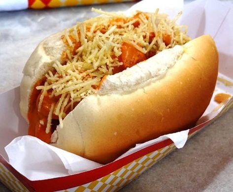 Cachorro-quente com Leite em Pó | Receitas | Receitas Dog Foto, Brazilian Food, Food Goals, Food Shop, Food Truck, Hot Dog Buns, Love Food, Hot Dogs, Sandwiches