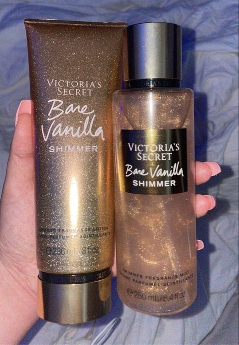 Victoria Secret Vanilla, Perfume Victoria Secret, Profumo Victoria Secret, Victoria Secret Body Spray, Winter Skin Care Routine, Victoria's Secrets, Perfume Body Spray, Body Splash, Bath And Body Works Perfume