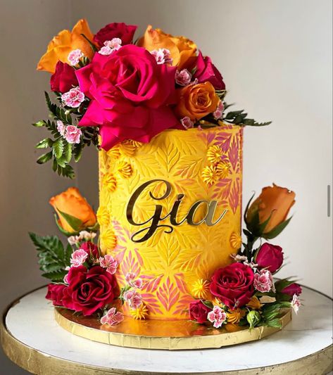 Buttercream Cake Designs, Cake With Flowers, Quinceanera Cakes, Patterned Cake, Vegan Cake Recipes, Creative Birthday Cakes, Cakes For Women, Painted Cakes, Yellow Cake