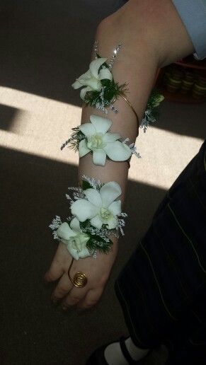 White orchid arm wrap Arm Corsage, Arm Wraps, Flowers At Wedding, Bouquet Alternative, Ocean Flowers, Prom Corsages, Wrist Corsage Prom, Prom Corsage And Boutonniere, Corsage And Boutonniere