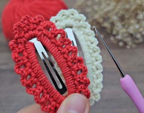 Diy Crochet Hair Clip, Crochet Hair Clips Pattern Free, Crochet Hair Barrette, Crochet Claw Clip Pattern, Crochet Barrette, Crochet Hair Clip Pattern Free, Knitted Hair Clips, Crochet Barrettes Free Pattern, Crochet Hair Pins