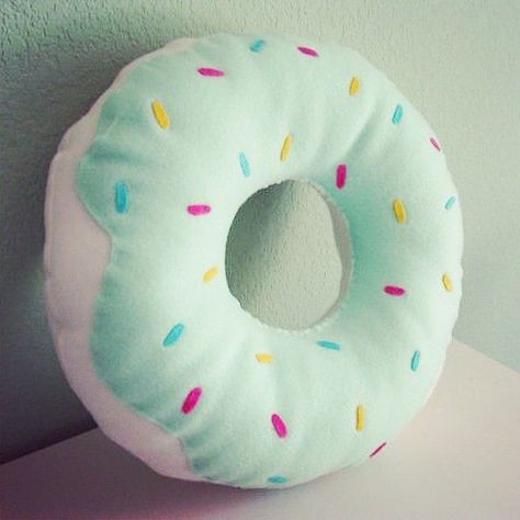 I love the mint color and this donut! And aren't donuts just soooooooooooooo cute!?!?! Kawaii Pillow, Circus Animal Cookie, Donut Pillow, Kawaii Room Decor, Bantal Sofa, Room Deco, Kawaii Room, Baby Diy, Creation Couture