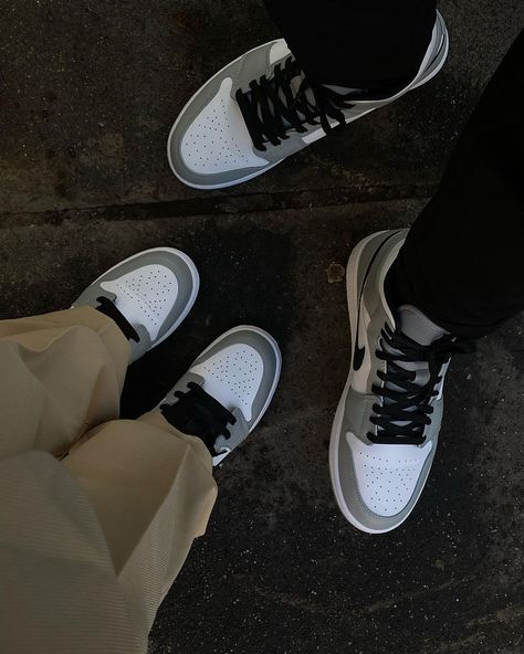 Air Jordans Couple, Cute Couple Pics Ideas, Couple Shoes Pictures, Couple Shoes Matching, Jordan Couples, Couple Photo Poses, Kasut Nike, Sepatu Air Jordan, Pics Poses