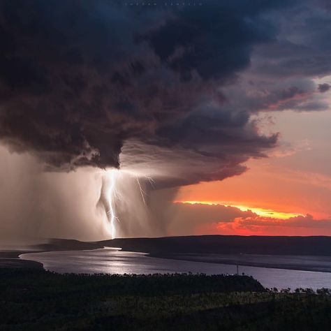 Sunset Colours, Storm Photography, Photography Sky, Lightning Bolts, Sky Color, Destination Voyage, Storm Clouds, Sunset Colors, Rain Photography