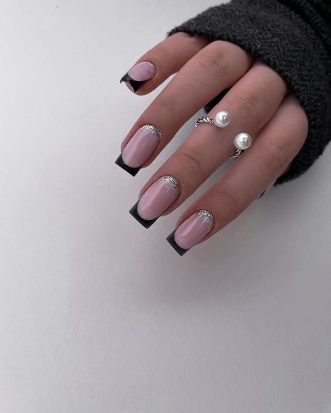 2024 Black New Year’s Nail 16 Ideas: Gold, Silver, and Glamour Black Silver Nails, Black Nail Designs, Trendy Nail Design, New Year's Nails, Silver Nails, Elegant Nails, Prom Nails, Gold Nails, Rhinestone Nails