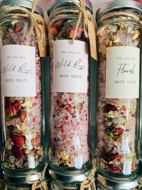 Bath Salts Diy, Magia Das Ervas, Bath Tea, Herbal Bath, Homemade Bath Products, Handmade Bath Products, Bath Soak, Soap Recipes, Home Made Soap