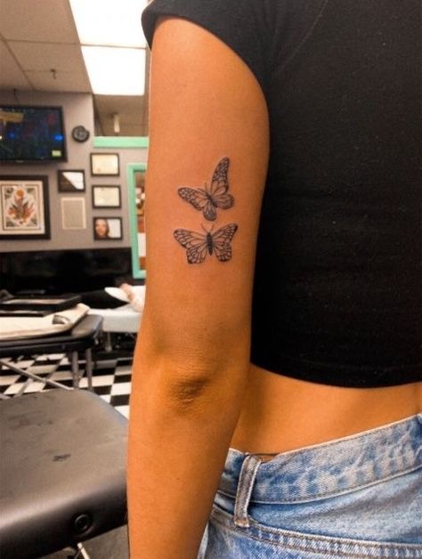 Simple Butterfly Tattoo, Butterfly Tattoos On Arm, Collarbone Tattoo, Small Shoulder Tattoos, Butterfly Tattoos For Women, Tattoo Trend, Inspiration Tattoos, Tattoo Women, Feminine Tattoo