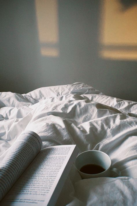 Coffee Bed Aesthetic, Books On Bed, In Bed Aesthetic, Sunday Aesthetic, Calm Aesthetic, Aesthetic Clean Girl, White Bed Sheets, Girl Bed, Sheets Bed