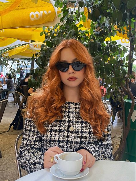 Redhead Makeup Aesthetic, Old Money Aesthetic Red Hair, Ginger Fashion Woman, Old Money Redhead, Ginger Hair Fashion Outfits Style, Ginger Outfit Aesthetic, Redhead Aesthetic Outfit, Outfits Ginger Hair, Redhead Outfits Aesthetic