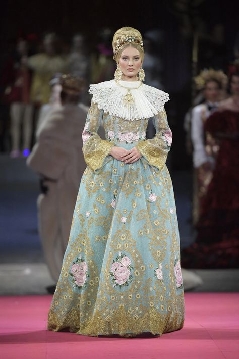 Dolce & Gabbana  Alta Moda Aria  #DolceGabbana #runway #runwayfashion #vogue Red Frock, Dolce Gabbana Alta Moda, History Journal, Aesthetic Styles, Feather Gown, Cornrow, Cornrow Hairstyles, Dolce E Gabbana, Vogue Paris