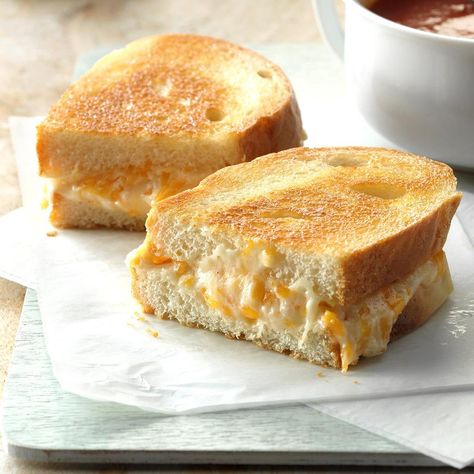 Ultimate Grilled Cheese, Making Grilled Cheese, Classic Grilled Cheese, Grilled Cheese Sandwiches, Toast Sandwich, Panera Bread, Grilled Cheese Recipes, Easy Lunch, Grilled Cheese Sandwich