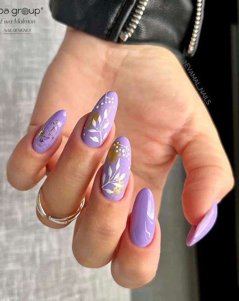 22  Purple and Gold Nails With An Elegant Appeal (Dark & Light) Purple N Gold Nails, Light Purple And Gold Nails, Gold Nails Simple, Gold And Purple Nails, Fall Purple Nails, Purple Gold Nails, Purple And Gold Nails, Deer Nails, Gold Accent Nail