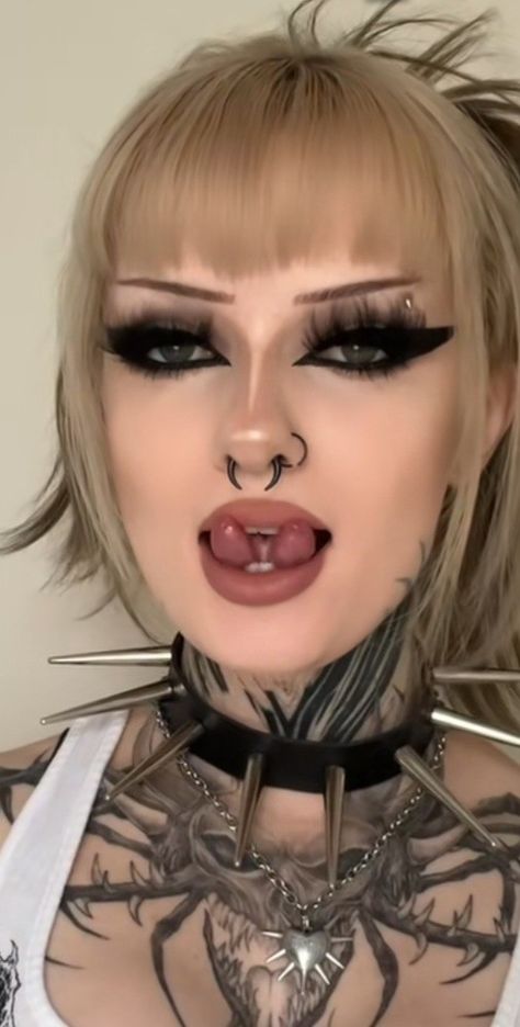 Split Tongue Aesthetic, Tongue Split, Forked Tongue, Split Tongue, Face Piercings, Tattoed Women, Quince Dress, Goth Women, Goth Makeup