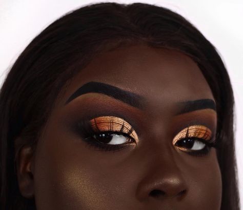 𝔓 𝔦 𝔞 𝔞 𝔥 𝔯 on Instagram: “Bronze Goddess 👩🏿 Thank you to every one leaving testimonials for my #sephorasquad entry. Products used: Eyeshadow: @morphebrushes 24…” Styles For Black Women, Maquillage Yeux Cut Crease, Fall Makeup Trend, Lovely Makeup, Bold Eye Makeup, Bold Makeup Looks, Soft Glam Makeup, Fall Makeup Looks, Unique Makeup