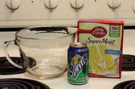 Sprite Cupcakes, Sprite Cake, Sprite Recipe, Crowd Food, Diet Sprite, 2 Ingredient Cakes, Lemon Cake Mix Recipe, Easy Mixed Drinks, Cake Mix Muffins