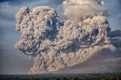 Pyroclastic flow of Sinabung volcano this morning February 9 2015 Volcano Ash, Pyroclastic Flow, Etna Volcano, Severe Storms, Geology Rocks, Lake Charles, Active Volcano, February 9, Severe Weather