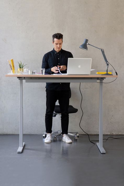 This #tablesystem of #ModulorBerlin is electrically height-adjustable - it enables healthy sitting and standing. The T table frame can be adjusted up to a height of 128 cm so that even tall people can work comfortably while standing. The #tablemetalframes can be bought with or without a tabletop. #modulorberlin #madeinGermany #berlindesignfurniture #heightadjustabletable #ergonomicworkplace #architonic #furniture #furnituredesign #interiordecor #officedesign #officefurniture #standingdesks