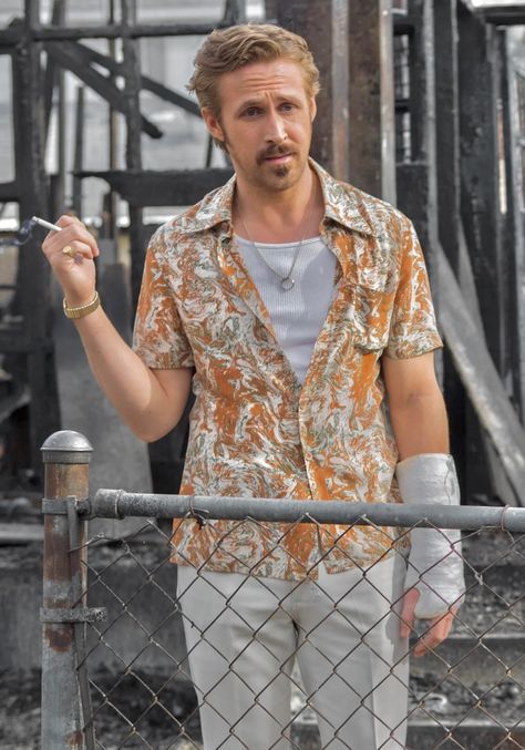 Ryan Gosling Haircut, Holland March, 70s Sportswear, Ryan Gosling Style, The Nice Guys, 70s Mens Fashion, Райан Гослинг, Nice Guys, Ryan Reynolds