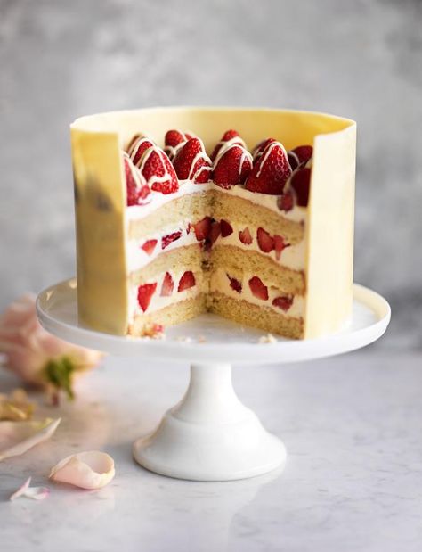 Recipe: Strawberry, passion fruit & white chocolate cake Passion Cake, Passion Fruit Syrup, Cake Recipes At Home, White Chocolate Strawberries, Chocolate Strawberry Cake, White Chocolate Cake, Salty Cake, Chocolate Fruit, Celebration Cake