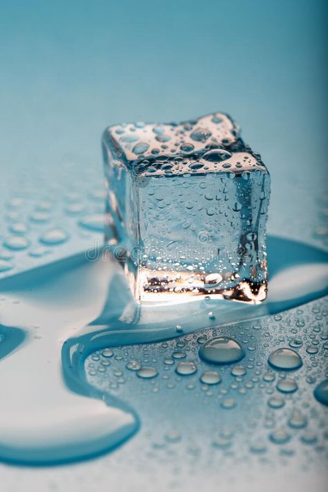 Ice Melting Aesthetic, Ice Photography Cubes, Ice Cube Photography, Ice Water Aesthetic, Glass Of Water Photography, Ice Cubes Aesthetic, Melting Objects, Ice Cube Aesthetic, Glass Of Ice Water