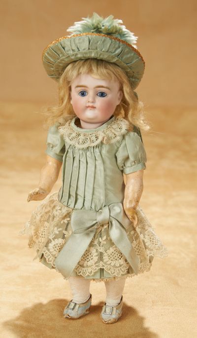 Mignonette Dolls, Doll Antique, Antique Porcelain Dolls, Doll Hats, Antique Doll Dress, Small Dolls, Doll Dress Patterns, Toys Dolls, French Dolls