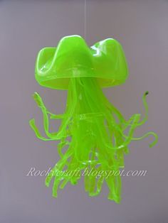 Sea Creatures Crafts, Diy Plastic Bottle, Craft Iron, Jellyfish Art, Sea Crafts, Fish Crafts, Plastic Art, Jelly Fish, Plastic Bottle Crafts