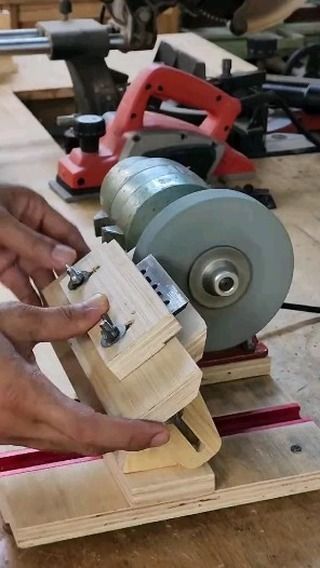 Wood Furniture Legs, Woodworking Shop Projects, Awesome Videos, Wood Worker, Woodworking Workshop, Woodworking Plan, Woodworking Videos, Woodworking Skills, Diy Wood Projects Furniture