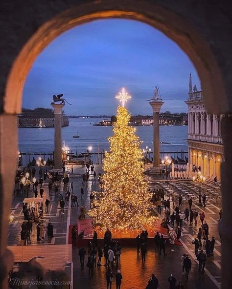 Italy Winter, Christmas In Italy, Winter Trip, Italy Pictures, Italian Life, Places In Italy, Europe Winter, Italy Aesthetic, Dream Places