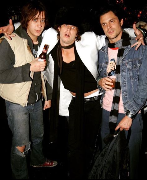 Indie Sleaze Outfits, Mens Club Outfit, Johnny Knoxville, Spin Magazine, Clubbing Outfit, Music Concerts, Julian Casablancas, Indie Sleaze, The Strokes