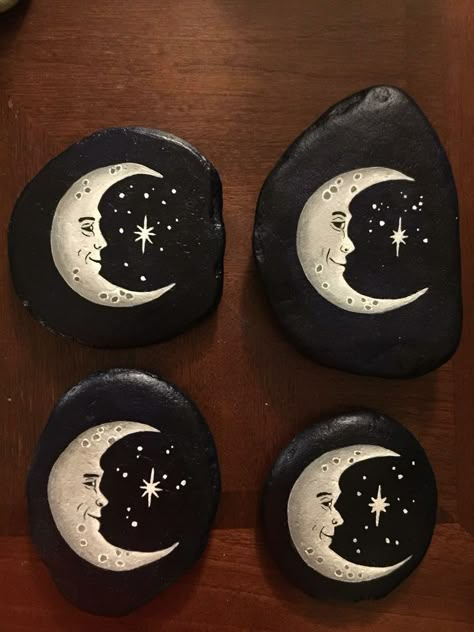 Witch Stones Rocks, Painting Black Rocks, Rock Painting Black Background, Witchy Painted Rocks, Witchy Rock Painting, Moon Painted Rocks, Galaxy Rocks, Easy Rock Painting Ideas, Easy Rock Painting