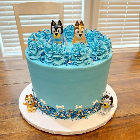 Bluey Cupcakes, Bluey Cake Ideas, Bluey Birthday Cake, Bingo Cake, 15th Birthday Cakes, 2nd Birthday Party For Boys, Bluey Birthday, Birthday Themes For Boys, Big Cakes