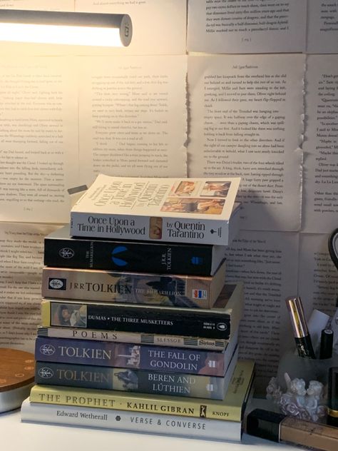 stack of books :) Piles Of Books Aesthetic, Stacked Books Aesthetic, Stacks Of Books Aesthetic, Pile Of Books Aesthetic, Stack Of Books Aesthetic, Book Stacks Aesthetic, Maya Aesthetic, Book Piles, Book Pile