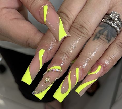 Neon Nails Designs Summer 2024, Yellow Neon Nails, Nails Tech, Orange Acrylic Nails, Neon Yellow Nails, Shiny Nails Designs, Acrylic Nails Nude, Neon Acrylic Nails, Neon Nail Designs