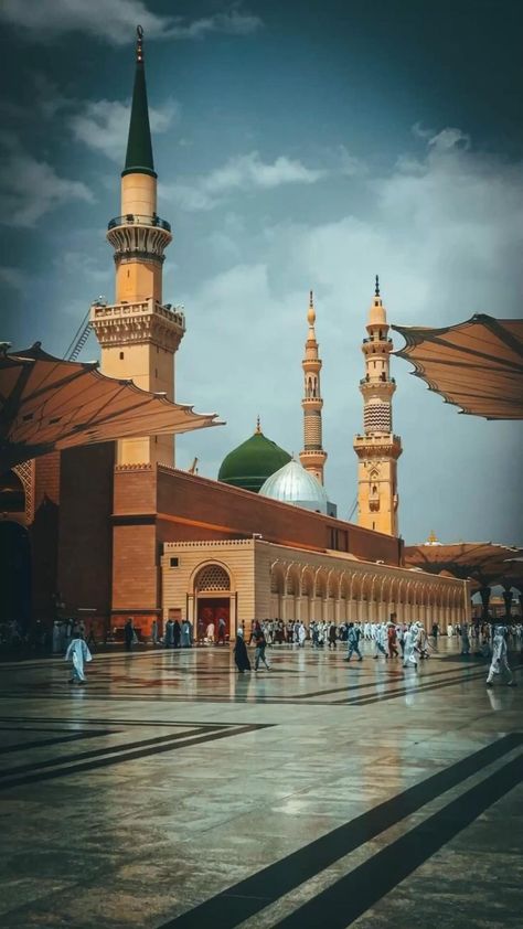 Madina Sharif Beautiful Pic, Mecca Images, La Mecca, Khwaja Ji Pic, Islamic Thoughts, Medina Mosque, Mosque Art, Mecca Wallpaper, Fruit Arrangements