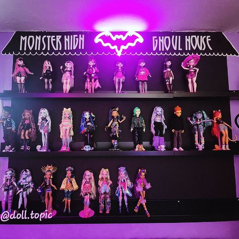 ♡ My g3 doll wall display 💜✨️ Hoping that little by little I can restyle all my dolls with clothing made by me 🙌🏼 #dolldisplay #dollcollector #dollfashion #monsterhighdolls #monsterhigh #dollphotography Doll Display Ideas, Monster High Art, Doll Display, Doll Photography, Display Shelf, Monster High Dolls, High Art, Collector Dolls, Room Aesthetic