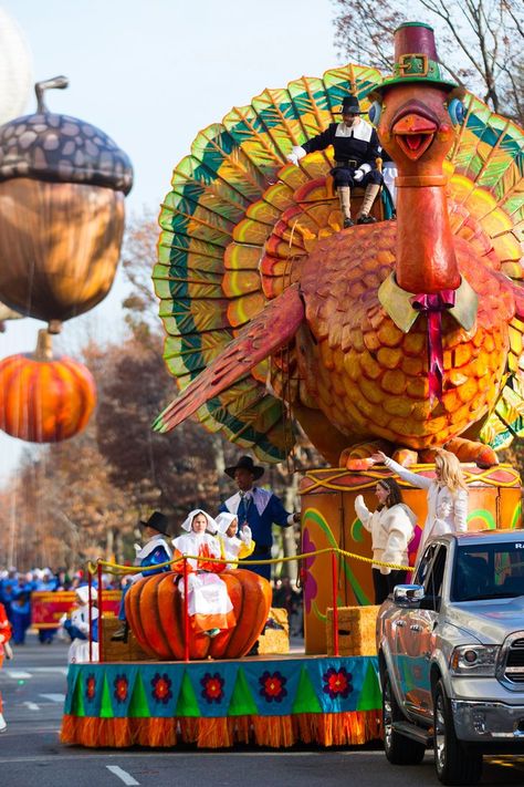 7 Mind-Blowing Facts About the Macy’s Thanksgiving Day Parade Macy's Day Parade, Macys Thanksgiving Parade, Macy’s Thanksgiving Day Parade, Macys Parade, Thanksgiving Dressing, Tom Turkey, Thanksgiving Parade, Thanksgiving Day Parade, Big Balloons