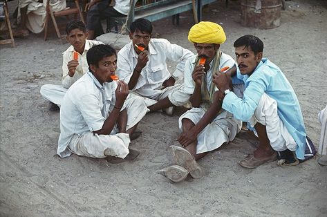 India Before Instagram in the Magnificent Photographs of Raghubir Singh | The New Yorker Ariana Grande Drawings, Gallery Of Modern Art, National Geographic Magazine, Art Institute Of Chicago, Jaipur India, Jodhpur, The New Yorker, Museum Of Modern Art, National Museum