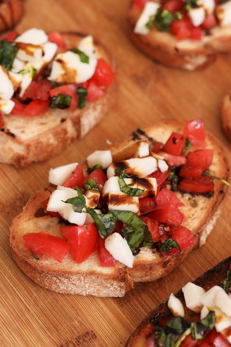 This easy Bruschetta with Mozzarella recipe is a modern twist on the classic recipe. It makes for a great appetizer to any party, especially during tomato season! Not only is this crowd-pleaser a rich delight, but it also requires only six ingredients and about 30 minutes to make! Bruschetta Recipe Mozzarella, Bruschetta With Mozzarella, Italian Bruschetta Recipe, Mozzarella Bruschetta, Italian Bruschetta, Bruschetta Appetizer, Mozzarella Recipe, Easy Bruschetta, Mozzarella Recipes