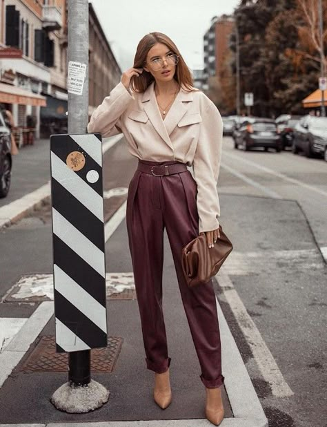 Bottega Veneta Street Style, Flamboyant Natural Kibbe, Kibbe Flamboyant Natural, Grad Outfits, Space Fashion, Classic Style Outfits, Flamboyant Natural, Pantalon Large, Style Crush