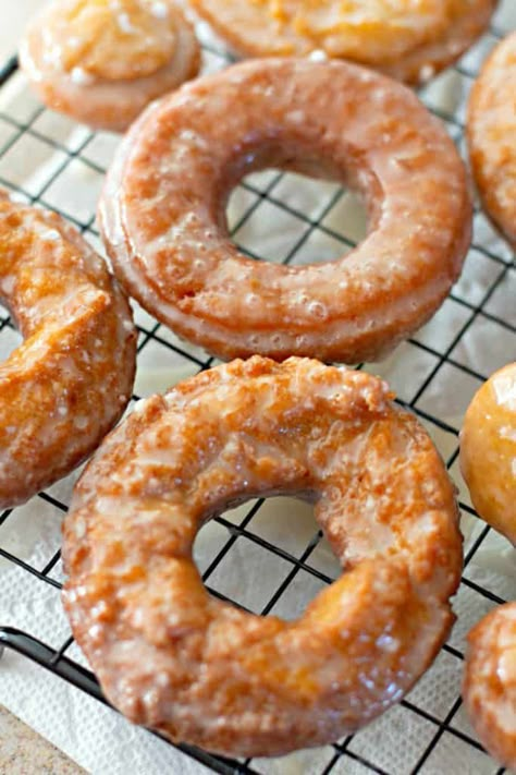 Buttermilk Donuts, Buttermilk Glaze, Pumpkin Donuts Recipe, Pumpkin Donut, Homemade Donuts Recipe, Baked Donut Recipes, Pumpkin Spice Donut, Sweet Breakfast Treats, Homemade Pumpkin Spice