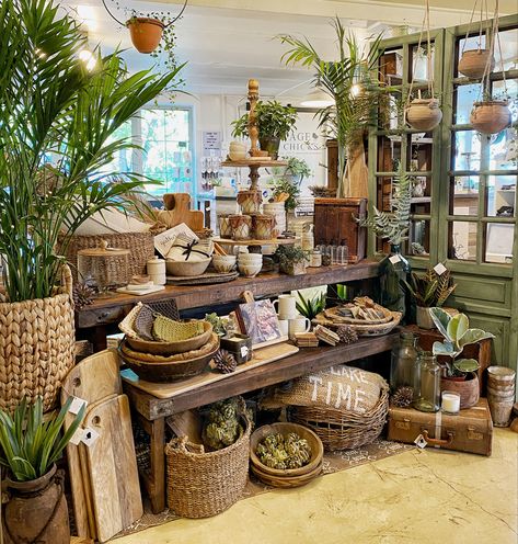 Summer Store Display, Boho Farmhouse Style, Woman Bedroom Ideas, Grown Woman Bedroom Ideas, Boutique Store Displays, Gift Shop Displays, Vintage Store Displays, Antique Booth Displays, Summer Store