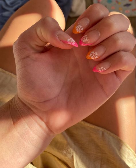 Just got new nails Hawian Theme Nails, Tiny Flower Nail Designs, Hawaii Trip Nails, Summer Nail Inspo Hawaiian Flower, Summer French Tips With Flowers, Short Nail Designs Tropical, Flower Nails Hawaii, Summer Nails With Hawaiian Flowers, Ombré Hibiscus Nails