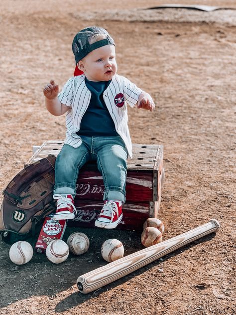 Baseball first birthday photo shoot 1st Birthday Baseball Theme Pictures, Vintage Baseball First Birthday Party, One Baseball Birthday, Baseball First Birthday Outfit, Baseball 1 Year Photos, Vintage Baseball Photo Shoot, Rookie Year Birthday Pictures, One Year Baseball Party 1st Birthdays, 1st Birthday Baseball Theme Photo Shoot